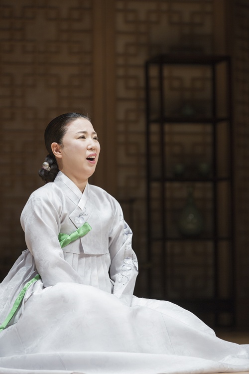 '서도민요' '서도산타령' 하는 유지숙 명창. 사진 국립국악원