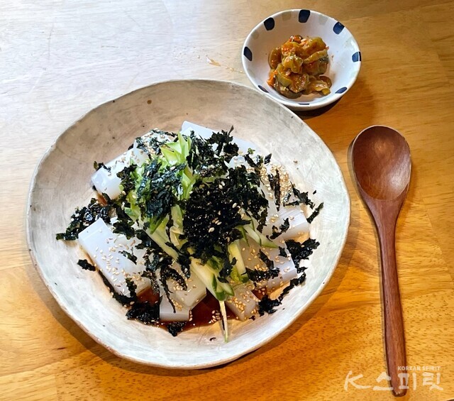 무더운 여름철 더욱 매력적인 비건 다이어트 음식 '묵밥' 레시피4. 사진 백연지 시민기자