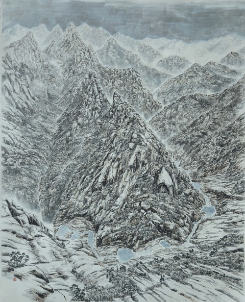 윤혜숙, 스스로 그러하여서(상팔담의 冬, 2025, 한지에 수묵담채, 245x199cm. 이미지 갤러리은