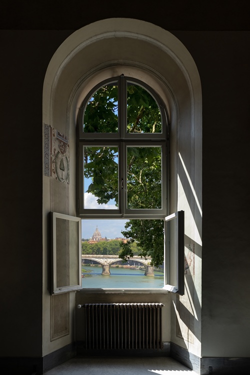 Into a Time Frame 003, 2025, Pigment print, Led monitor, 108 X 72cm. 이미지 제공 더 트리니티 갤러리