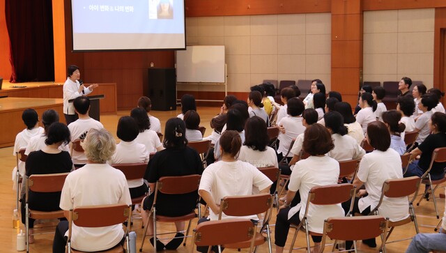 '행복한 우리 아이를 위한 학무보 모임' 발대식에서는 자기 뇌를 창조적으로 활용할 줄 아는 두뇌활용 영재 양성을 새로운 교육의 미래로 제시했다. 사진 BR뇌교육.