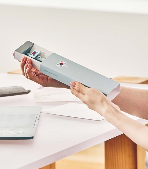 데니 태극기 펜. 이미지 국립박물관문화재단