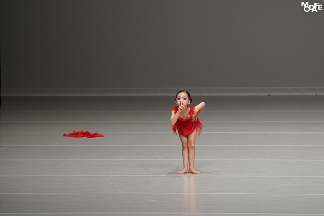 제2회 모다페 국제 무용 콩쿠르 현대무용 프로페셔널 킨더 여자 이서하. 사진 ⓒhanfilm, 한국현대무용협회