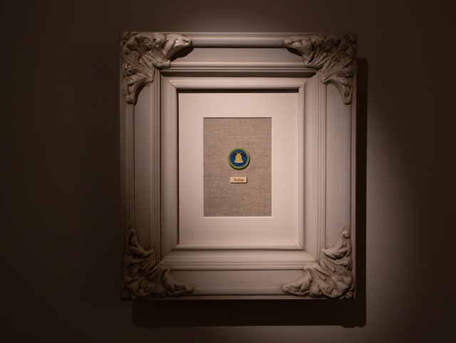 Action, 2024, 리넨에 유화, Cotton mat, Museum acylic, 원목액자 39(l)x44(h)x7.5(d)cm. 이미지 아트스페이스 라프