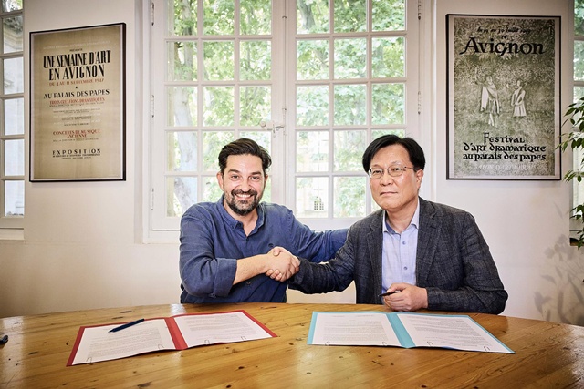 아비농 페스티벌 협약 체결. 사진 (재)예술경영지원센터