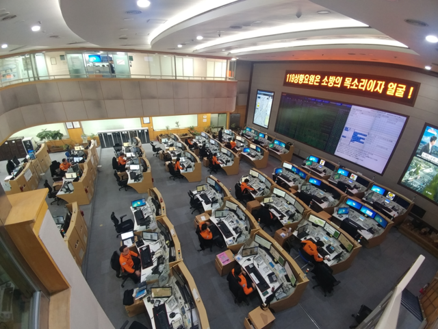 서울종합방재센터 접수대 전경. 현재 총 720개 회선을 운영하지만 AI콜봇 도입으로 더욱 빠른 조기대응이 기대된다. 사진 서울시