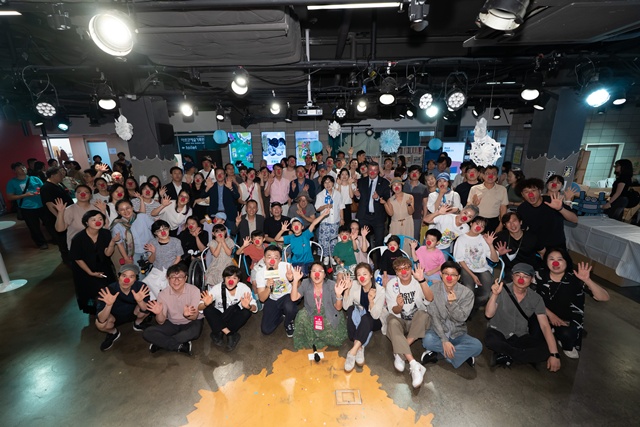 개막 행사 단체 사진. 제공 아시테지코리아