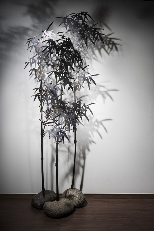 김광호, Bamboo-Wind, 2019, Steel, natural stone, 100×60×264(h)cm. 이미지 아트마이닝(주)