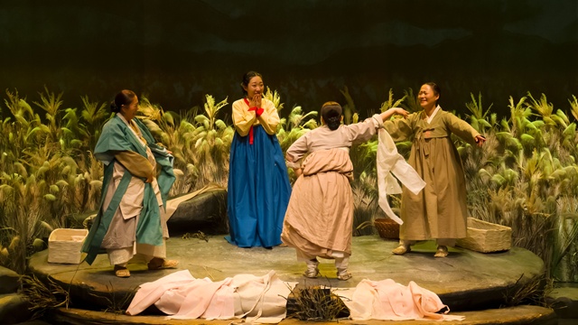 연극 '춘섬이의 거짓말' 공연 장면. 사진 극단 모시는사람들