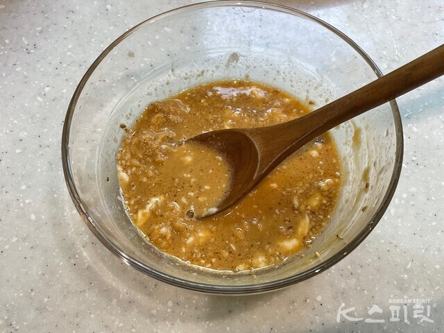 한여름 시원하고 고소한 다이어트 밥도둑 '땅콩버터 오이무침' 레시피3. 사진 백연지 시민기자.