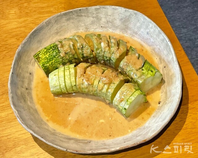 한여름 시원하고 고소한 다이어트 밥도둑 '땅콩버터 오이무침' 완성. 사진 백연지 시민기자.