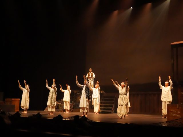 연극 '안차도 ; 그 섬의 아이들' 초연 장면. 사진 극단 우릿