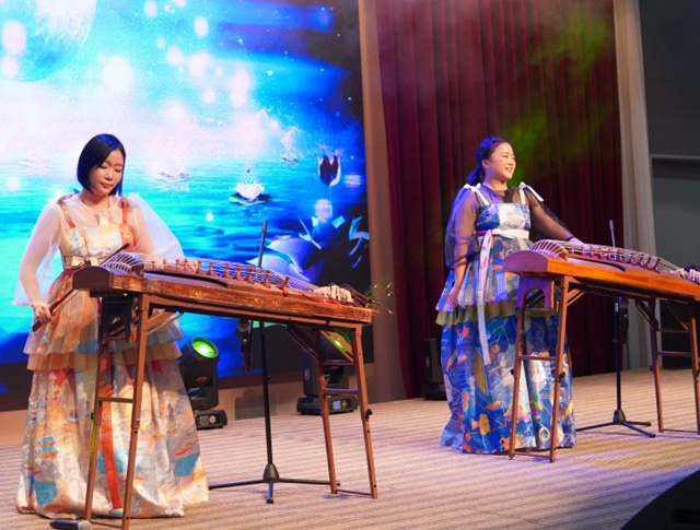 김보은과 조누리로 구성된 여성 아쟁 이중주 '뮤이스트'. 사진 싱싱국악배달부