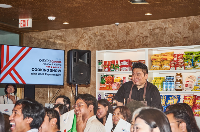 K-EXPO CANADA 2025, 레이먼 킴 셰프 쿠킹클래스 기념촬영. 사진 제공 : K-EXPO CANADA 2025 / k-박람회