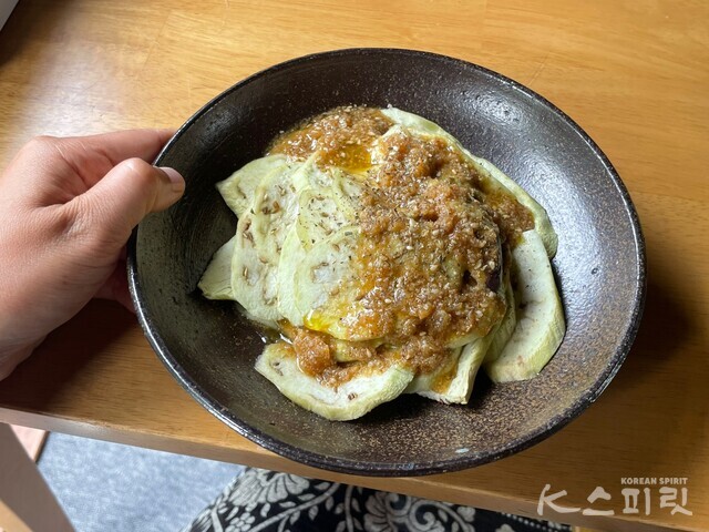 조리 과정은 단순, 맛은 매력적인 가지 카르파치오 레시피3. 사진 백연지 시민기자.
