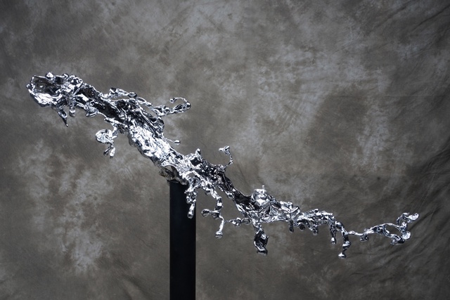 김수학, 찰나-흐르는 물 01, 2025, Aluminum,  40 x 85 x 38cm. 이미지 갤러리은