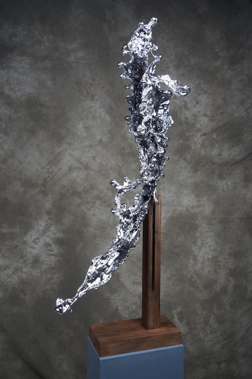 김수학, 찰나-흐르는 물 05,  2025, Aluminum, 120 x 52 x 36cm. 이미지 갤러리은