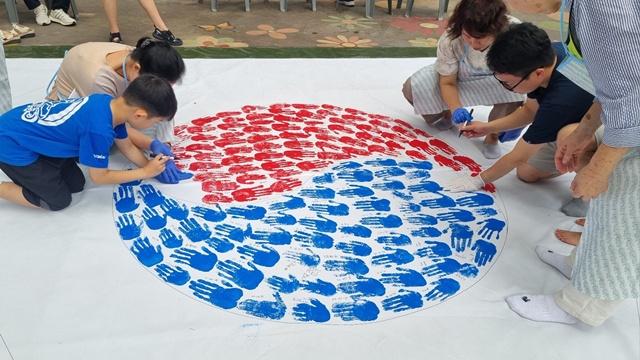 손도장 태극기몹 행사. 사진 경기북부국학원
