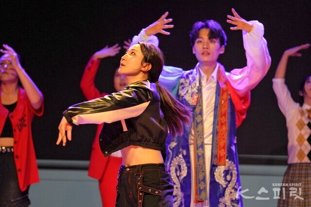 나의 진짜 가치를 찾고 대한민국의 희망을 노래하는 천신무예예술단. 사진 하미진 기자.