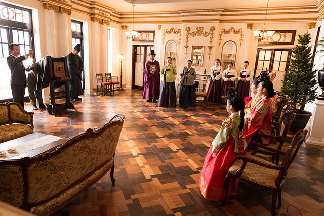 영화 '덕혜옹주'의 한 장면. 사진 네이버 무비.