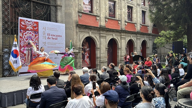 미국 LA 한인 예술단의 축하 공연. 사진 서울역사박물관