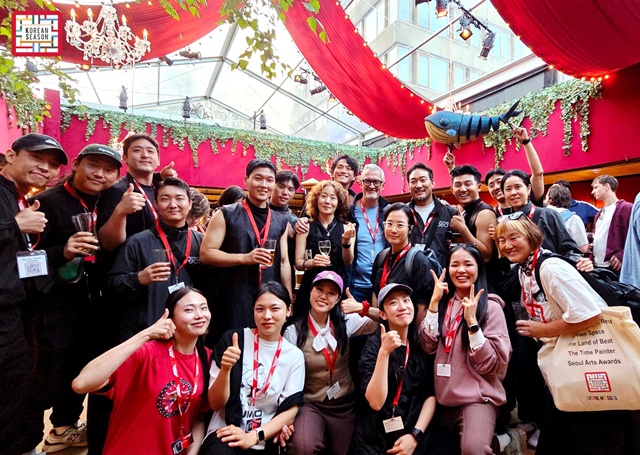 엔젤라 권, 윌리엄 예술감독 코리안 시즌 공연단. 사진 에이투비즈