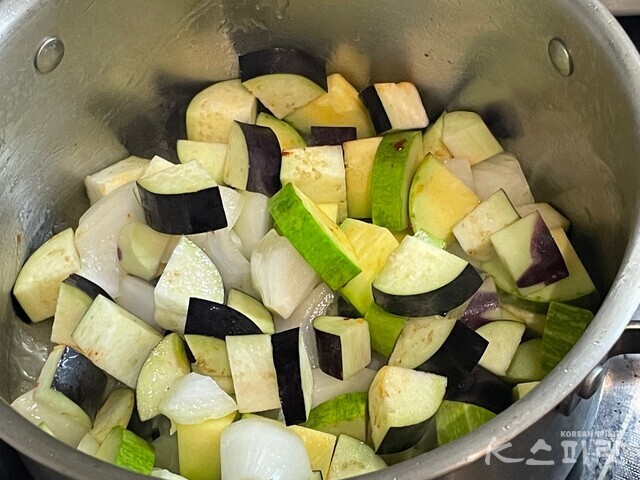 다이어트와 저속노화를 위한 밥도둑 가지찌개 레시피4. 사진 백연지 시민기자.