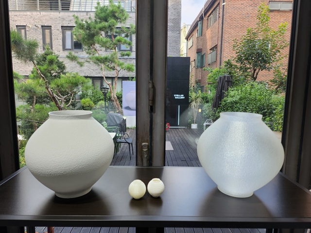 융복합 예술가 김현수 초청 개인전 "변형하는 직물Transformative Textiles" 전시 작품. 이미지 스텔라갤러리 제공