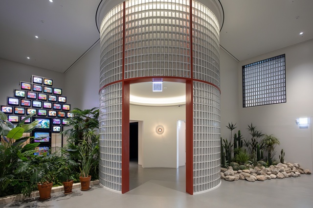 전시 "취향가옥 2: Art in Life, Life in Art 2". 사진 디 뮤지엄