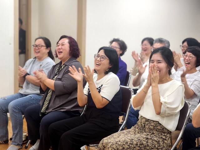 ‘행복한 우리 아이를 위한 학부모연대’가 지난 9월 21일 개최한 '뇌를 알면 행복이 보인다' 공개강연회에 참석한 학부모들. 사진 학부모연대.