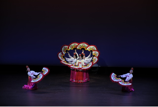 부채춤 공연 장면. 이미지 국립남도국악원.