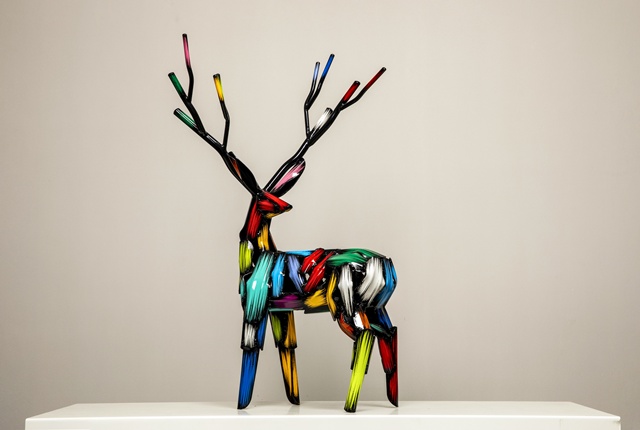 김우진, Deer, 2025, Urethane-coated stainless steel, 32x40x70(h)cm. 이미지 이젤리