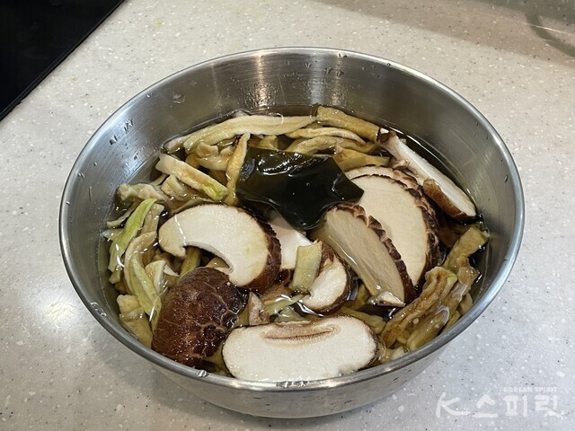 비건 다이어터를 위한 원팬 비빔밥 레시피 1. 사진 백연지 시민기자.