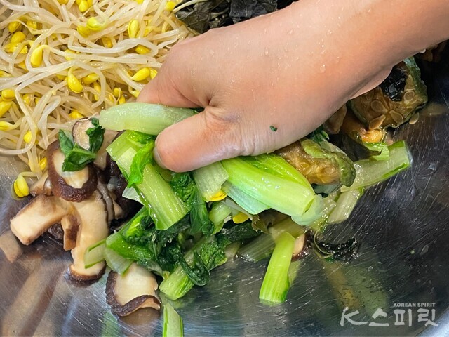 비건 다이어터를 위한 원팬 비빔밥 레시피 7-1. 사진 백연지 시민기자.