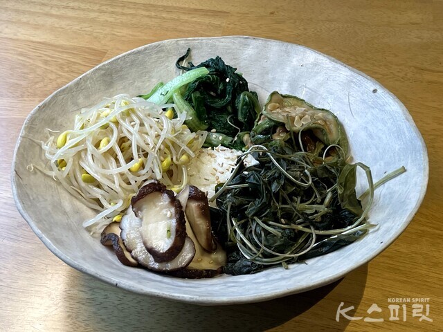 비건 다이어터를 위한 원팬 비빔밥 레시피 7-2. 사진 백연지 시민기자.