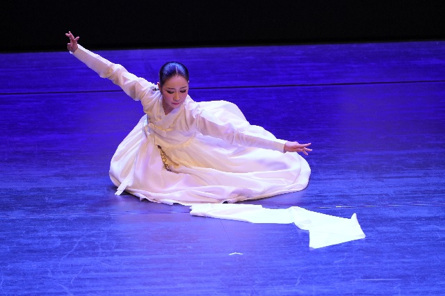 살풀이춤 장면. 이미지 국립남도국악원.