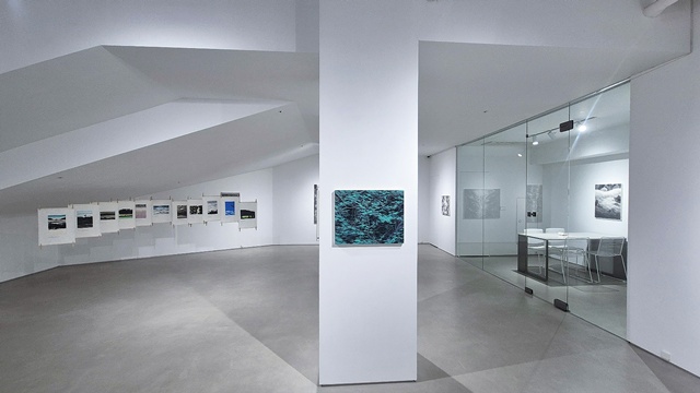 권소용 개인전 ' 서로를 지나며 : Passing Through One Another' 전시 모습(부분). 이미지 히든엠갤러리