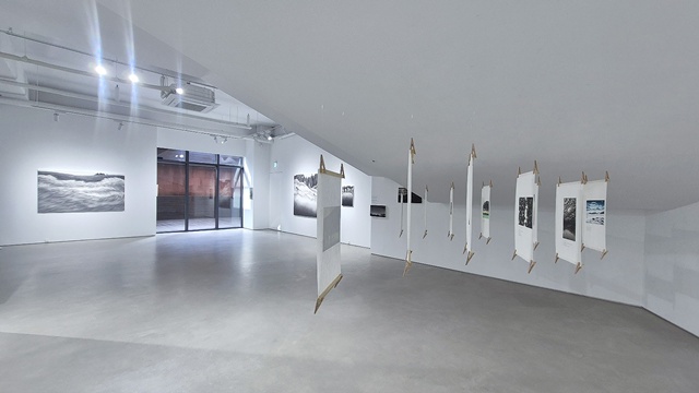 권소용 개인전 ' 서로를 지나며 : Passing Through One Another' 전시 모습(부분). 이미지 히든엠갤러리