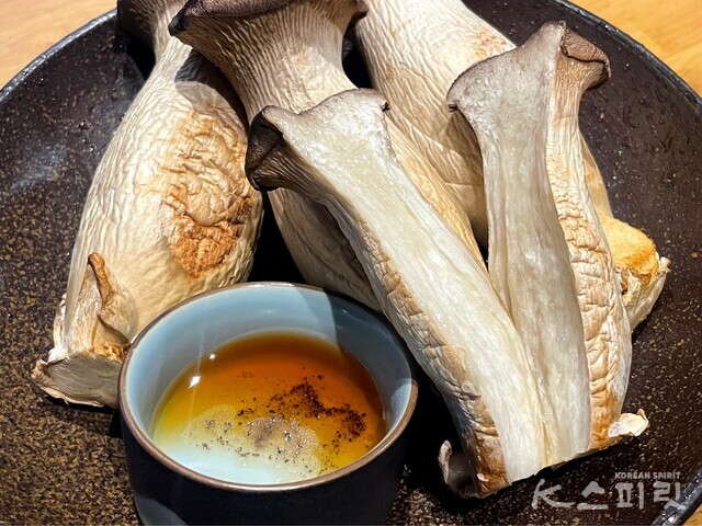 오랜 다이어트에 입이 외로울 때 쫄깃하고 감칠맛 폭발 '새송이 스테이크'. 사진 백연지 시민기자.