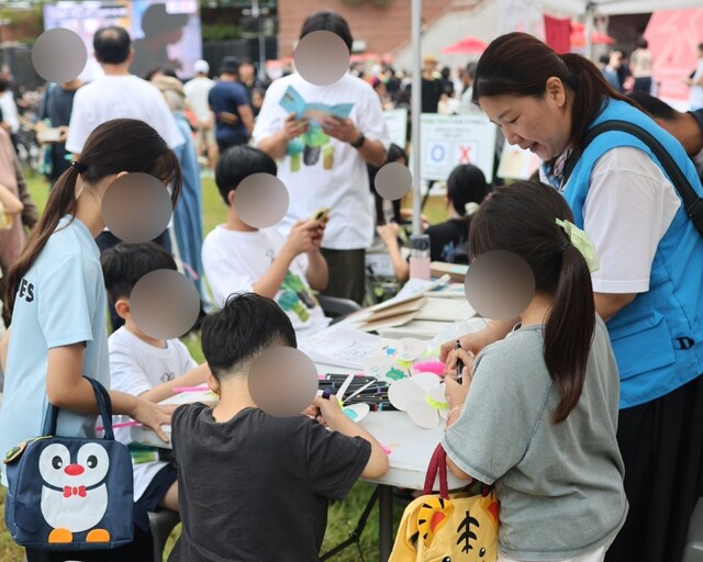 머내마을영화제 축제 부스 진행 모습. 제공 위브릿지