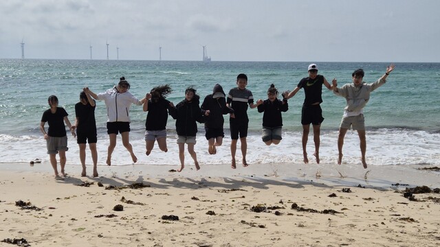갭이어 과정을 밟는 벤자민인성영재학교 학생들의 제주 보름살기. 청정 제주에서 열린 '2025 제주 글로벌 디더십 지구시민 캠프'. 사진 벤자민인성영재학교.