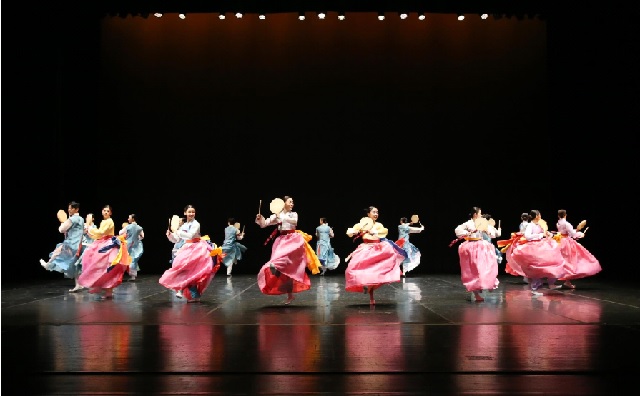 ‘권명화류 소고춤’. 이미지 국립경주박물관.