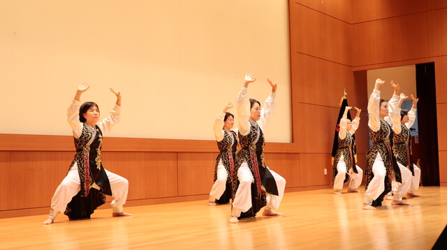 지난 11월 8일 열린 '2025 교원 생활체육 전국 국학기공대회'에서 단체전 1위를 차지한 경남지역 교원동호회 '경천지인 클럽'의 전통기공 지기공인형 공연. 사진 대한국학기공협회.