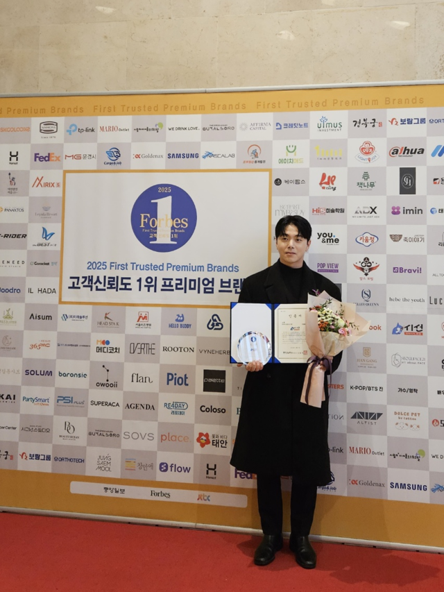 프랜차이즈 전문 기업 위벨롭먼트(공동대표 정승민·최혜성)의 이자카야 브랜드 ‘이자카야 시선’이 포브스가 선정한 2025 이자카야 부문 대상을 수상했다. 사진 위벨롭먼트