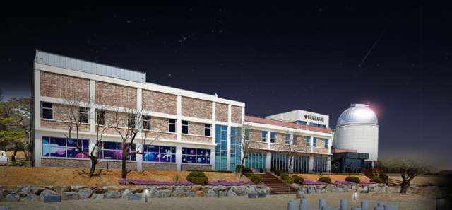 낮에는 태양의 흑점과 홍염, 밤에는 빛 공해 없이 찬란한 별과 달, 은하를 관찰하는 강화천문과학관. 사진 공식 홈페이지.