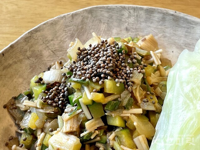 깊고 깔끔한 포만감을 주는 된장 볶음과 양배추 쌈 레시피 5. 사진 백연지 시민기자.