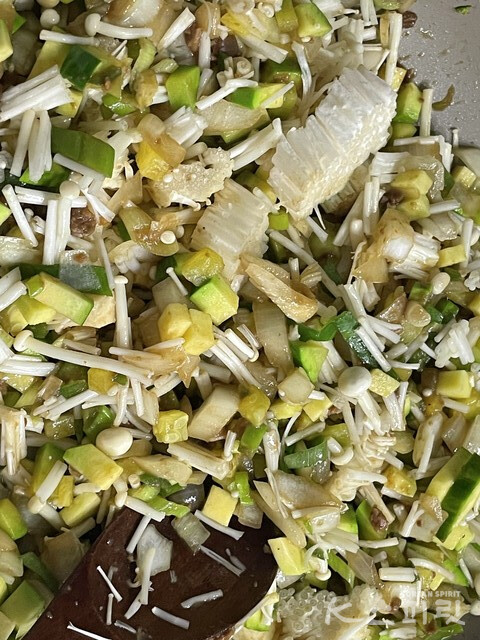 깊고 깔끔한 포만감을 주는 된장 볶음과 양배추 쌈 레시피 3. 사진 백연지 시민기자.