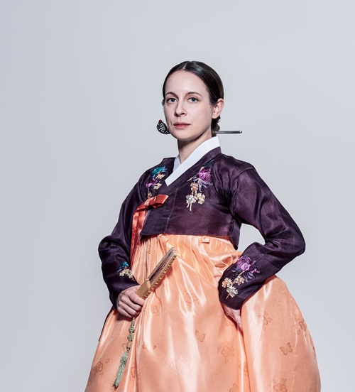 ' 시나위 스펙트럼 2025' 사회자 독일 출신 안나 예이츠 서울대 국악가 교수. 제공 국가유산진흥원