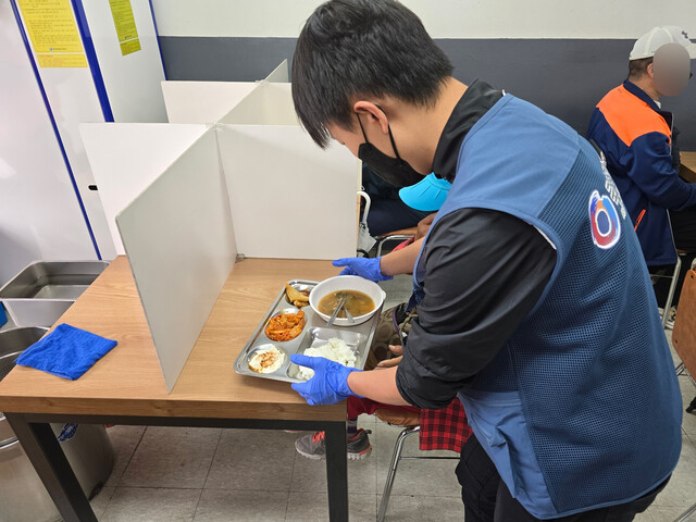 국가공헌협회 ‘따스한 한 끼 지원’ 활동 모습. 사진 국가공헌협회