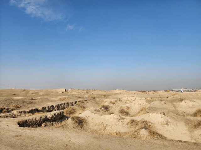 우즈베키스탄 사마라칸트의 아프로시욥 성 발굴지. 사진 윤명철 교수.